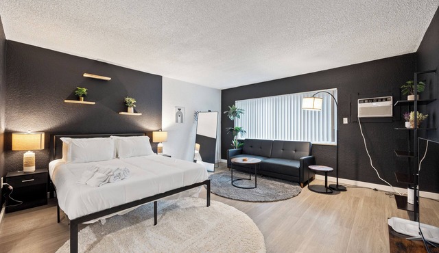 Stylish Modern Studio Apt Citrus Oaks with AC and WiFi