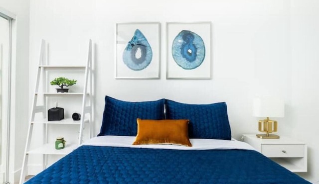 Stylish & Modern Studio in Phoenix ~ QueenBed