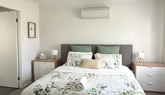 Stylish, modern townhouse with communal pool!