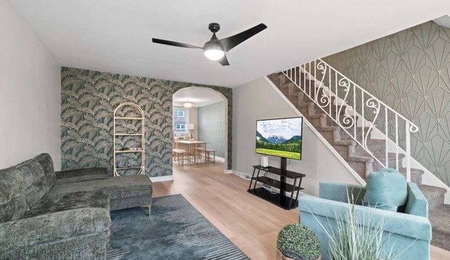 Stylish Modern Getaway Near Downtown City Center!