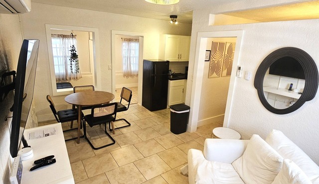 Stylish Modern Studio/Private/Close to everything in Fort Lauderdale