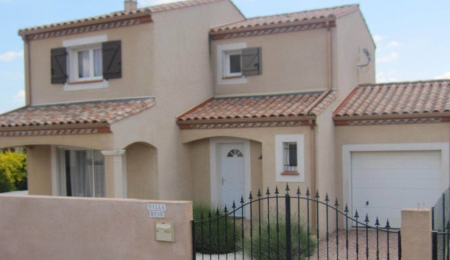 Stylish modern villa with private heated pool in scenic Trebes, near Carcassonne