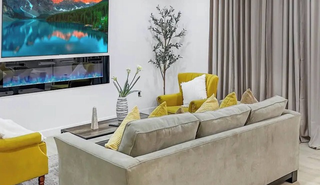 Stylish Modesto Getaway: Near Hospitals & Shoppingnn