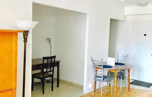Stylish Montreal Apartment: Comfortable Stay in the Golden Square Mile