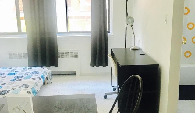 Stylish Montreal Apartment Comfortable Stay in the Golden Square Mile