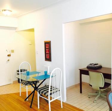 Stylish Montreal Apartment Comfortable Stay in the Golden Square Mile