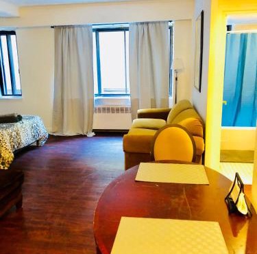 Stylish Montreal Apartment Comfortable Stay in the Golden Square Mile