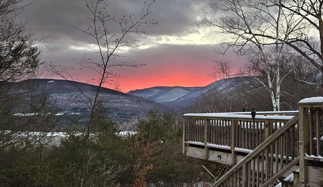 Stylish Mountain House with Reservoir Views, Near Woodstock