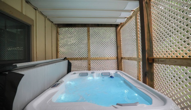 🏔️ Stylish Mountain Retreat Across from Camelback Located in the highly desirable Northridge at Camelback community, this spacious and modern home is your ideal year-round getaway.