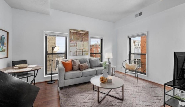 Stylish Mt Adams 1BR in great location