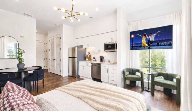 Stylish Music Row studio unit near Broadway