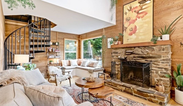Stylish Neahkahnie Cabin with a Stunning Seaview!