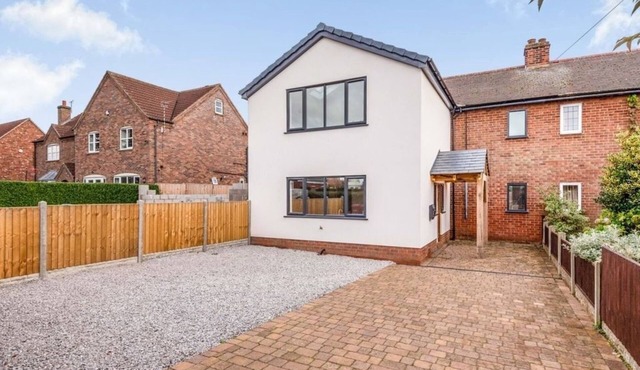 Stylish new 4 bedroom cottage in heart of Epworth