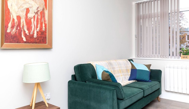 Stylish New Apartment Close To Town Centre And Train Station By 247 Lets