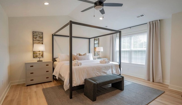 Stylish New Build | 3BR Townhouse | Master BDR TV!