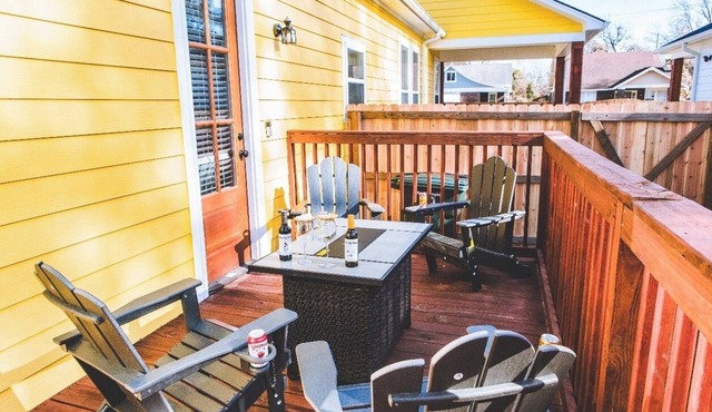 Stylish New Build, Pristine Comfort + Fenced Parking, 3 Bedrooms 2.5 Bath