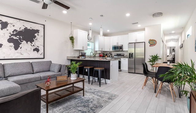 Stylish new construction casita near downtown with EV charger
