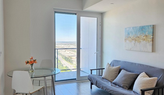 Stylish New Condo up to 4 People