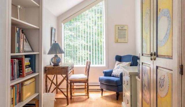 Stylish Newport Townhouse Near Cliff Walk & Beach