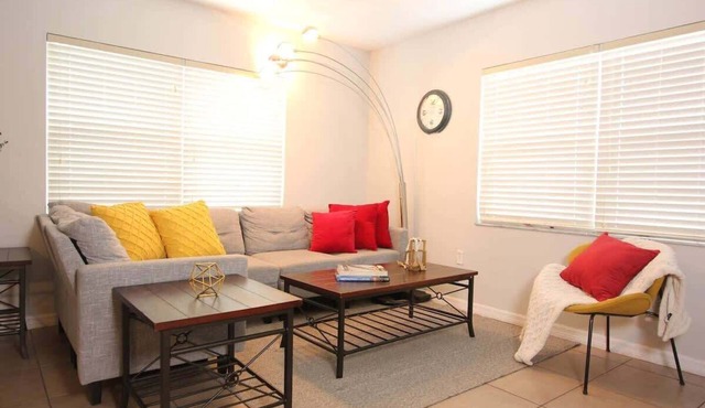 Stylish Nordic Stay, Walk to Hospital & Beaches