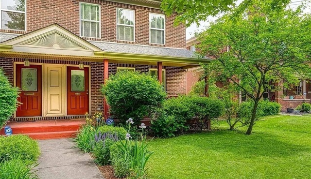 Stylish North Point Breeze Townhome, 3BR/2.5BA, Sleeps 6, Garage Parking