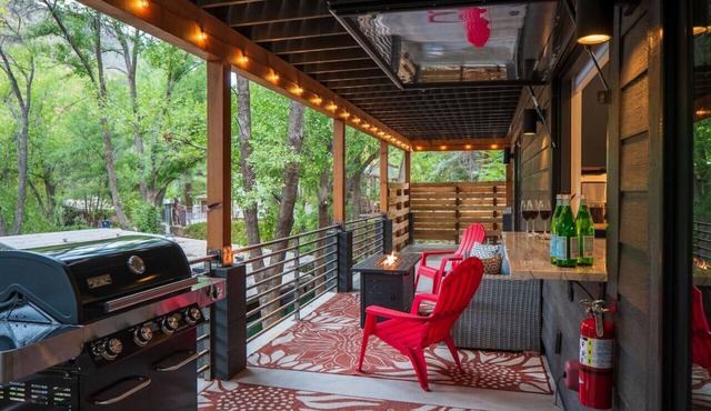 Stylish Oak Creek Home w/2 Suites, Spa & Firepit