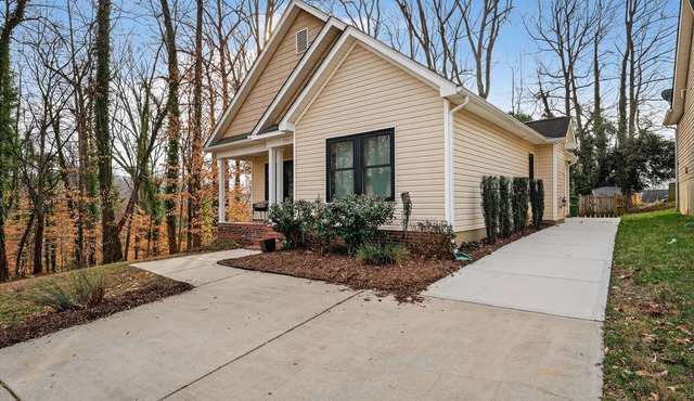 Stylish Oakhurst Home Minutes to Uptown