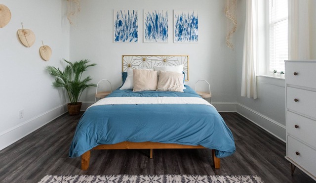 Stylish Oasis | 5★ Location in Royersford, ♛Queen Bed, Parking