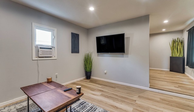 "Stylish Oasis: Modern Comfort!