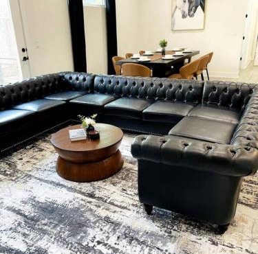 Stylish Oasis - Near City Center - Mins 2 Downtown