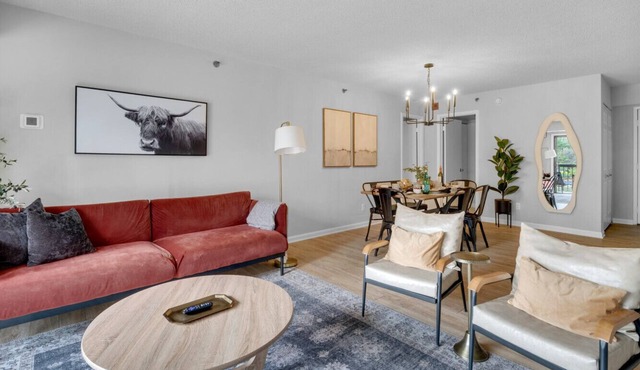 Stylish Oasis:Sleeps 7 | King Bed | Prime Location