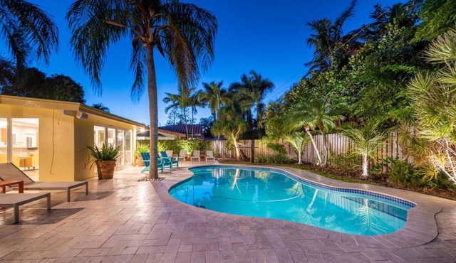 Stylish Oasis with Heated Pool & King Beds Near Wilton Manors & Beach