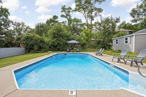 Stylish Oasis with Heated Saltwater Pool, Games, Fire Pits, Sleeps 12