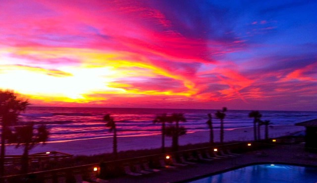 Stylish Oceanfront Condo with Beach and Picnic Area Access - Unit 1706 by RedAwning