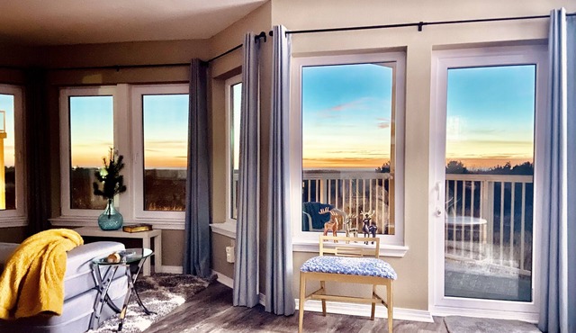 Stylish Oceanfront Escape 2 Master Suites King Bed