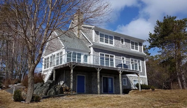 Stylish Oceanfront Retreat Near Lunenburg