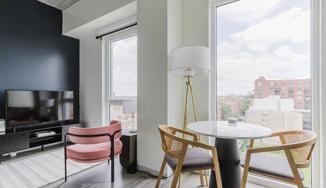 Stylish Old Town Studio Gym, W/D, Outdoor Firepit & A/C, by Blueground