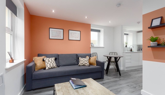 Stylish One Bed Apartment, Close to the beach, Central location