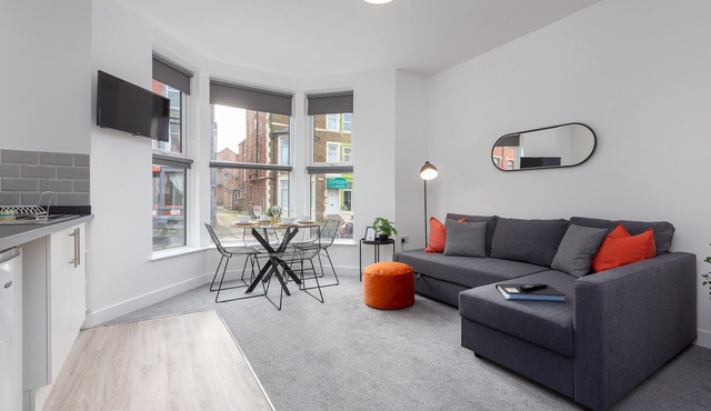Stylish One Bed Apartment, Sleeps 4, Central location