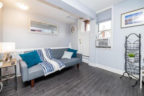 Stylish Ottawa Getaway for 5