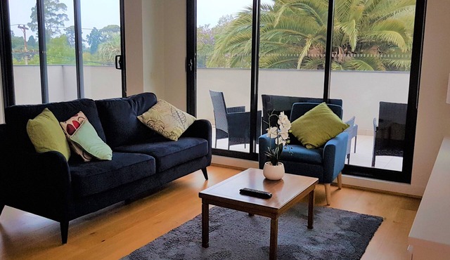 Stylish Parkside Apartment 2 Bed 2 Bath NETFLIX Car park 12 minutes to City