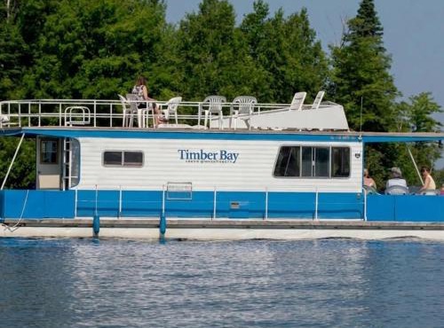 Stylish Party Platform Houseboat - Group of 6 - Sportsman Floating boat - Wi-Fi HB12