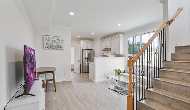 Stylish Pasadena Stay Near Old Town & Rose Bowl