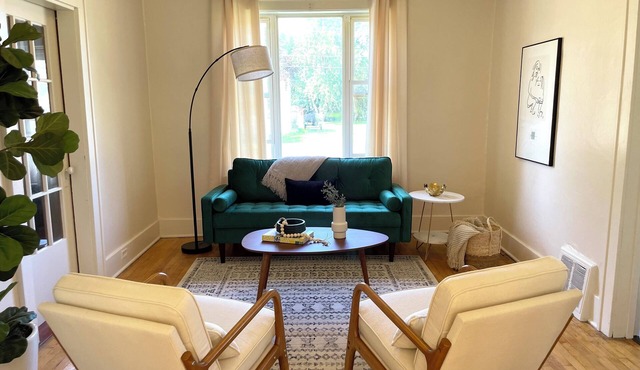 Stylish, Peaceful Retreat for Working Travelers: Convenient, Quiet Location