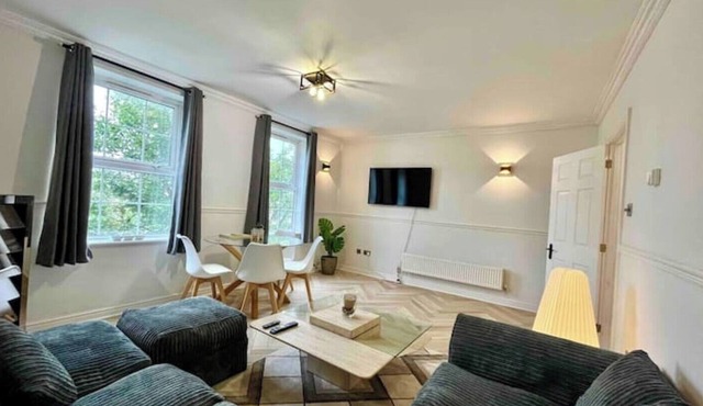 Stylish Penarth Marina Apartment