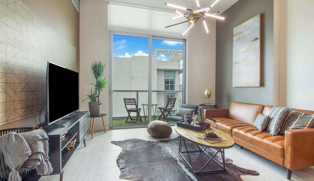 Stylish Penthouse 1 Bdrm Condo Great Views