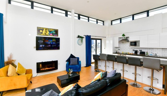 Stylish Penthouse Retreat with Private Terrace | Pass the Keys