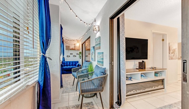 Stylish Penthouse Retreat-Oceanfront Access + Peaceful River Sunset Views