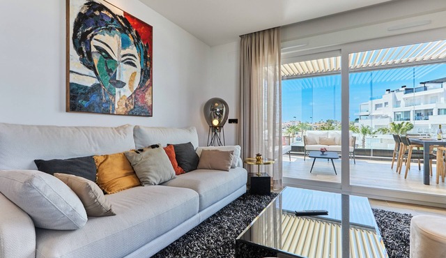 Stylish penthouse with Jacuzzi - by Welcomely
