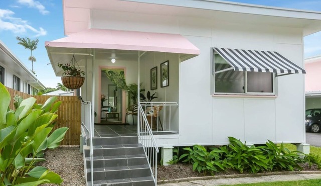 Stylish & Pet-Friendly Getaway – Your Tropical Escape Awaits